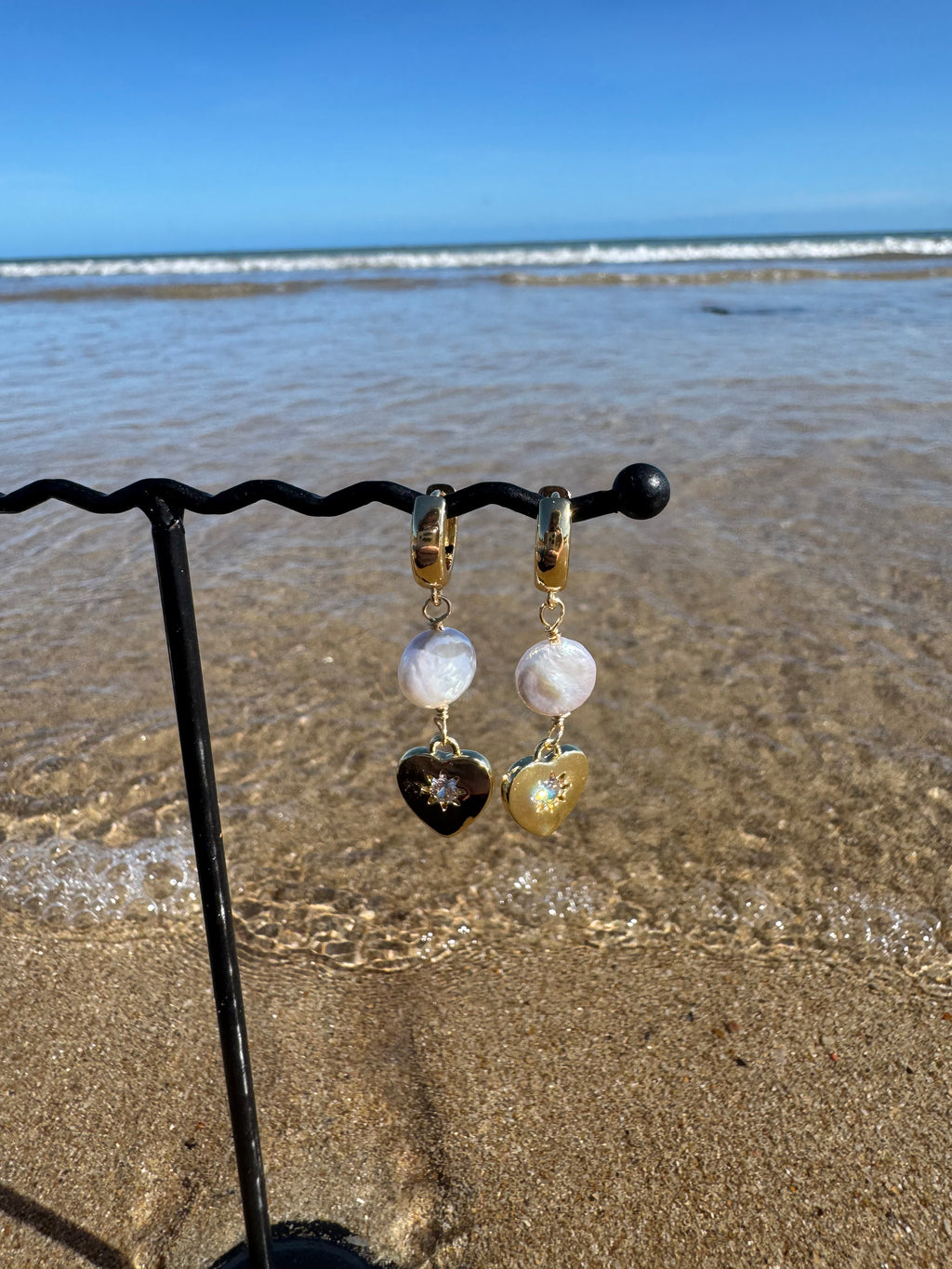 Gold pearl heart earrings (Copy)