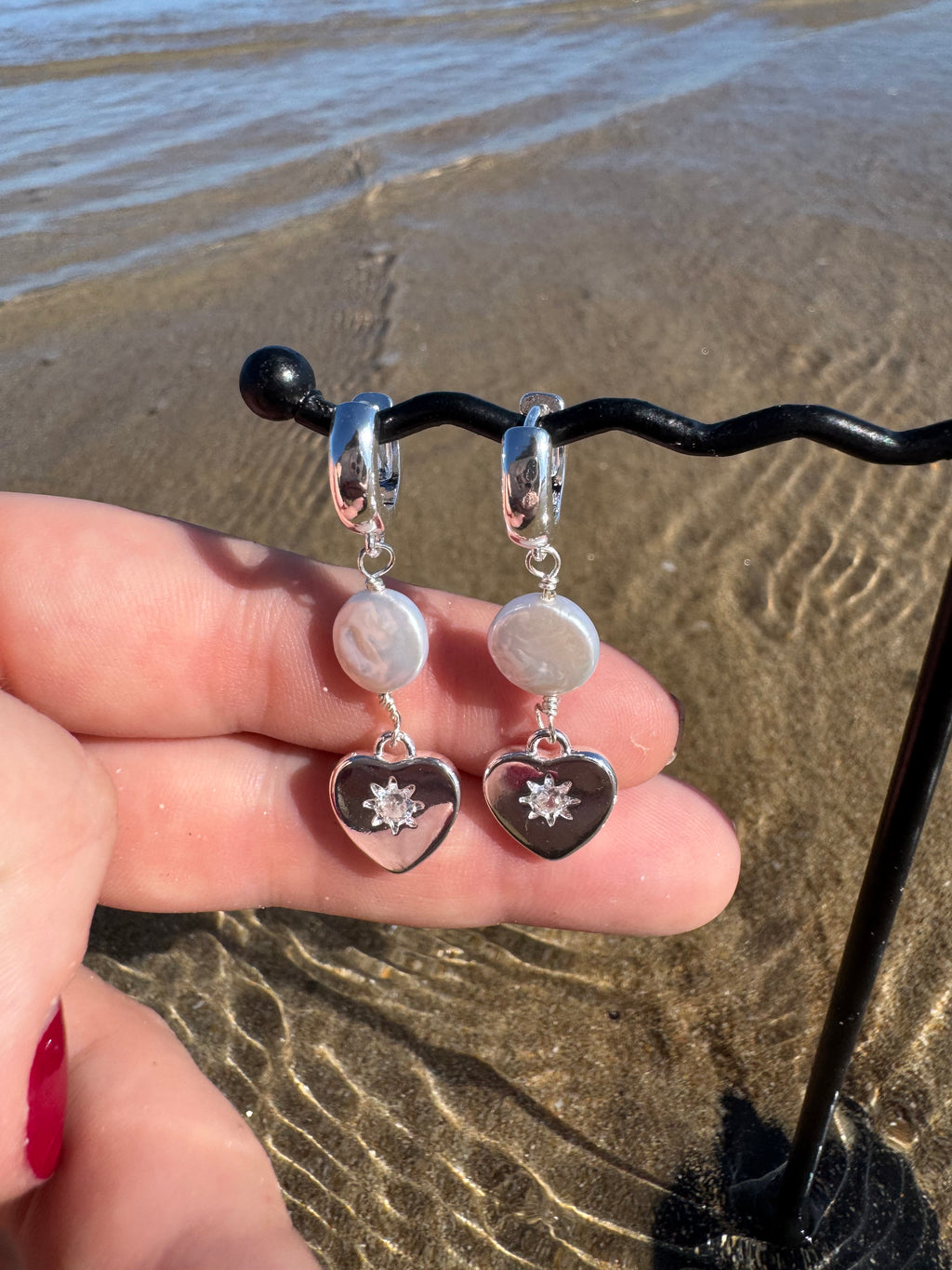 Gold pearl heart earrings (Copy)