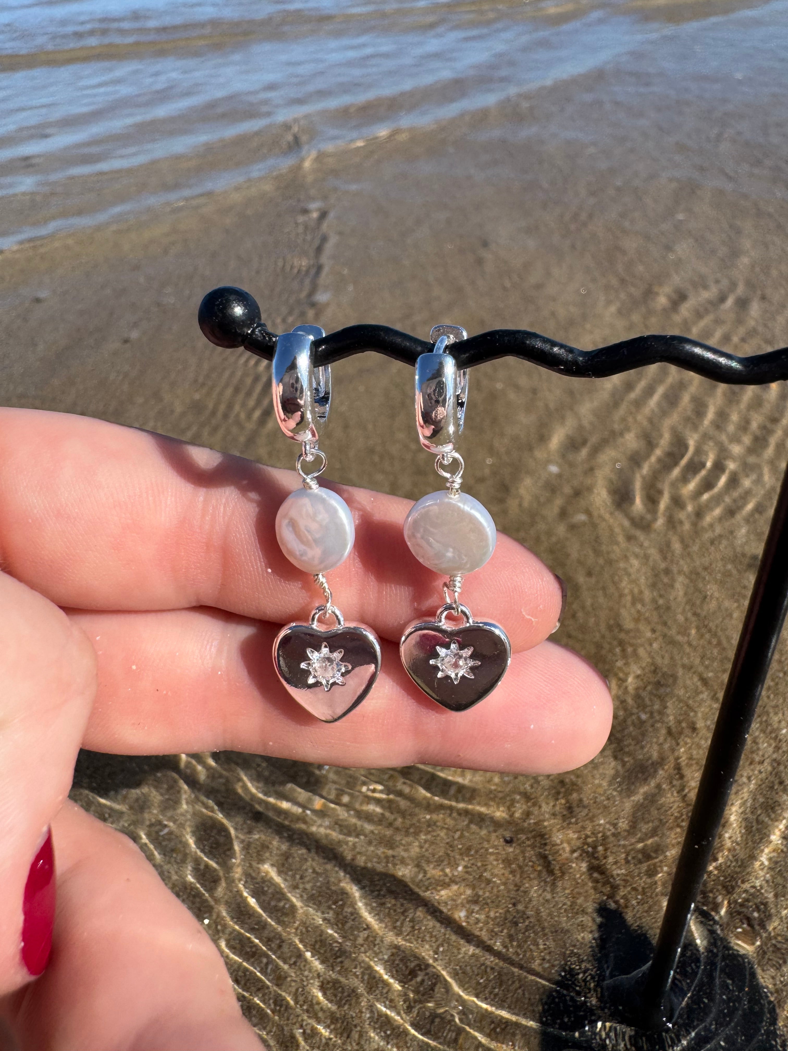 Gold pearl heart earrings (Copy)