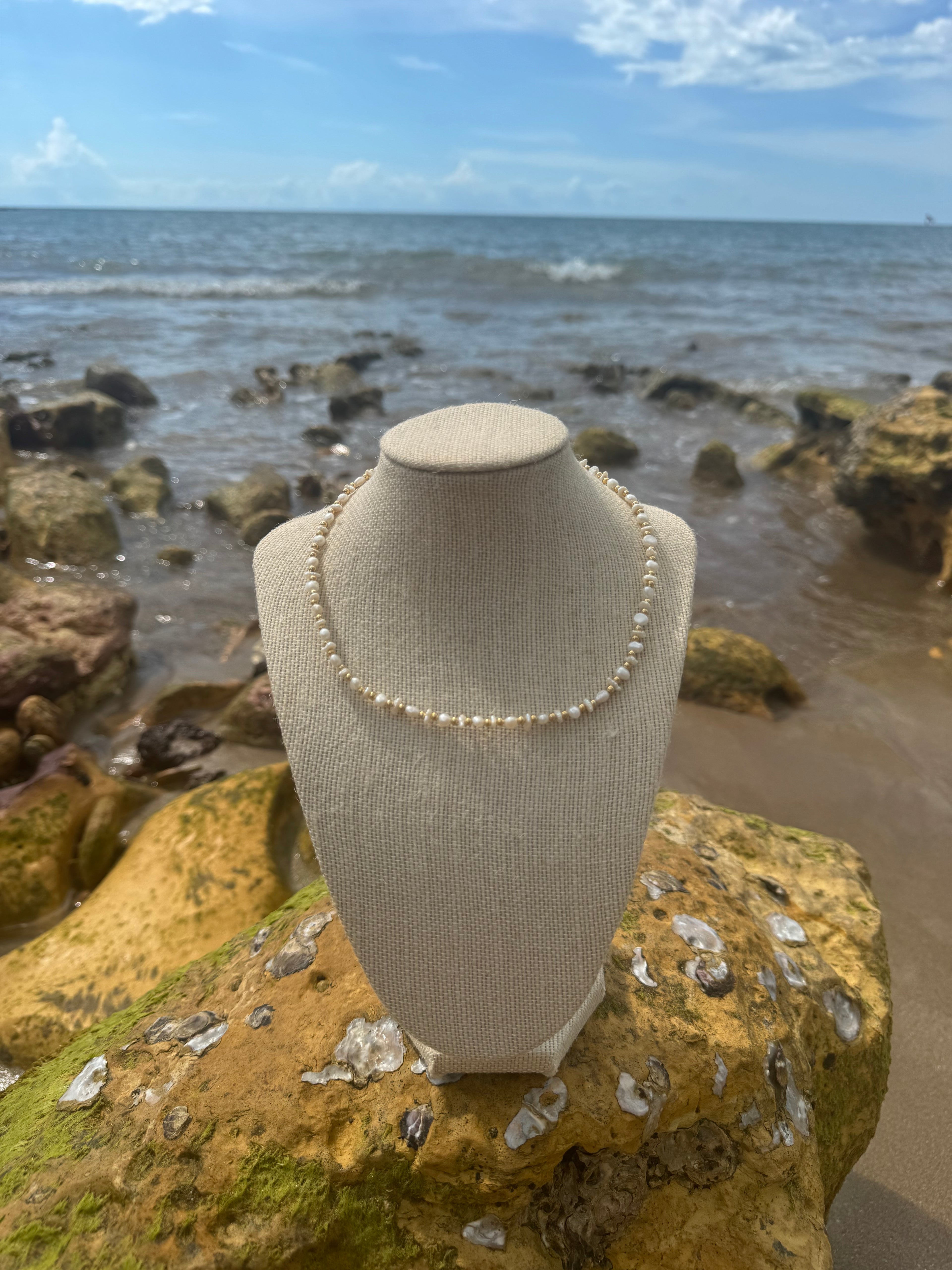 Dainty pearl choker