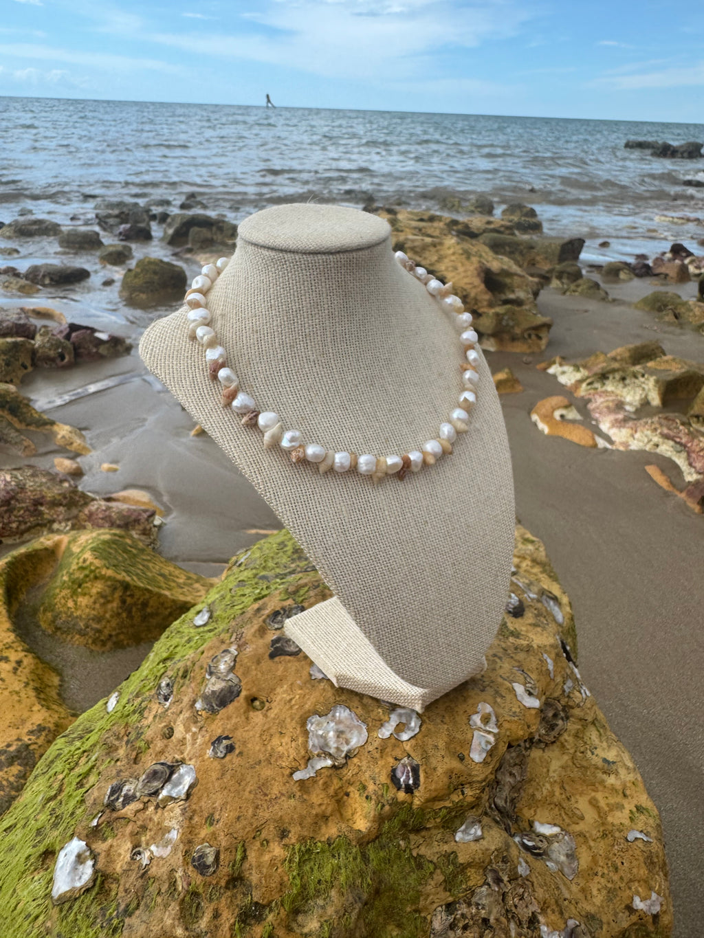 Pearl and mini shell choker