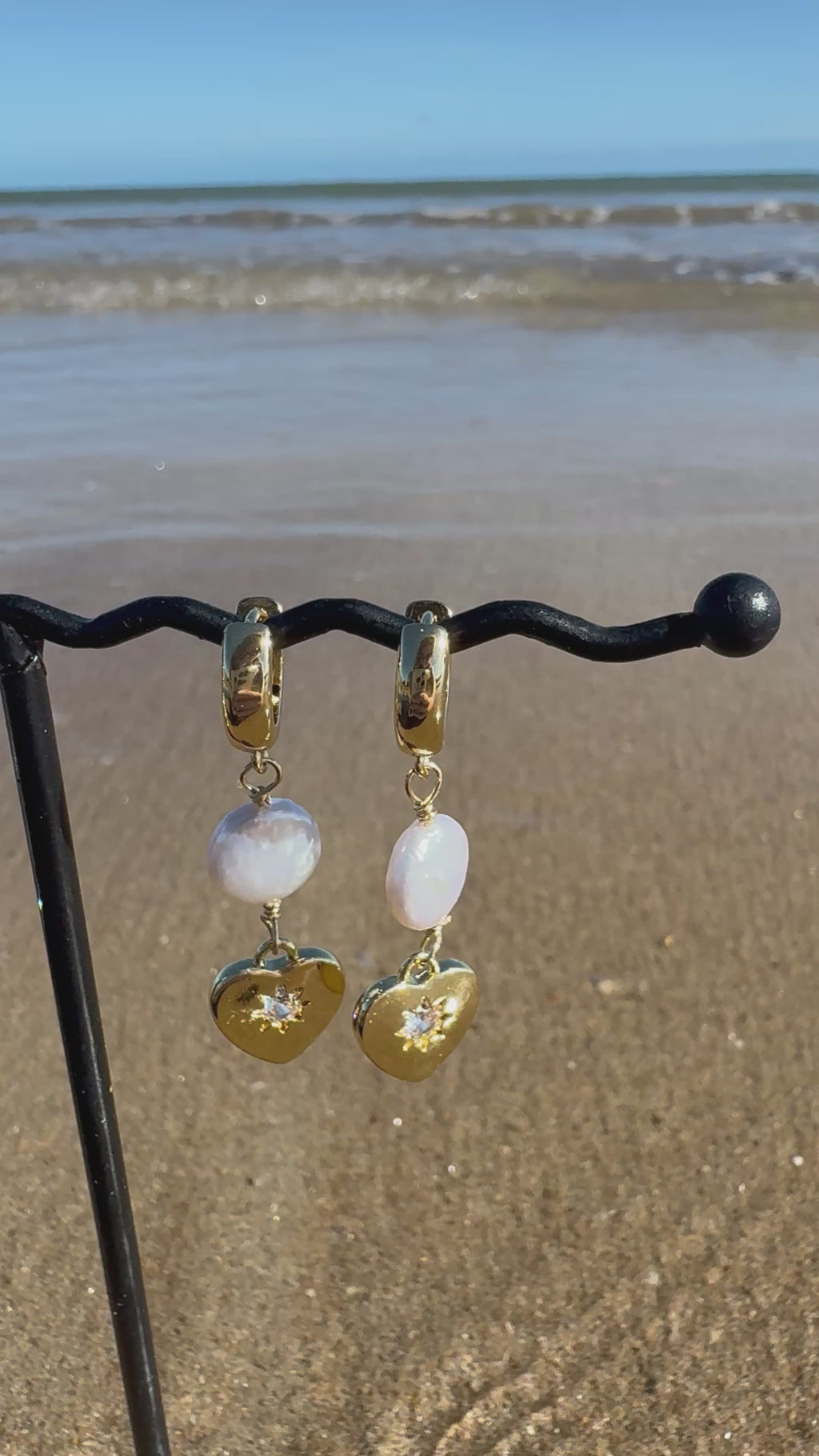 Gold pearl heart earrings (Copy)